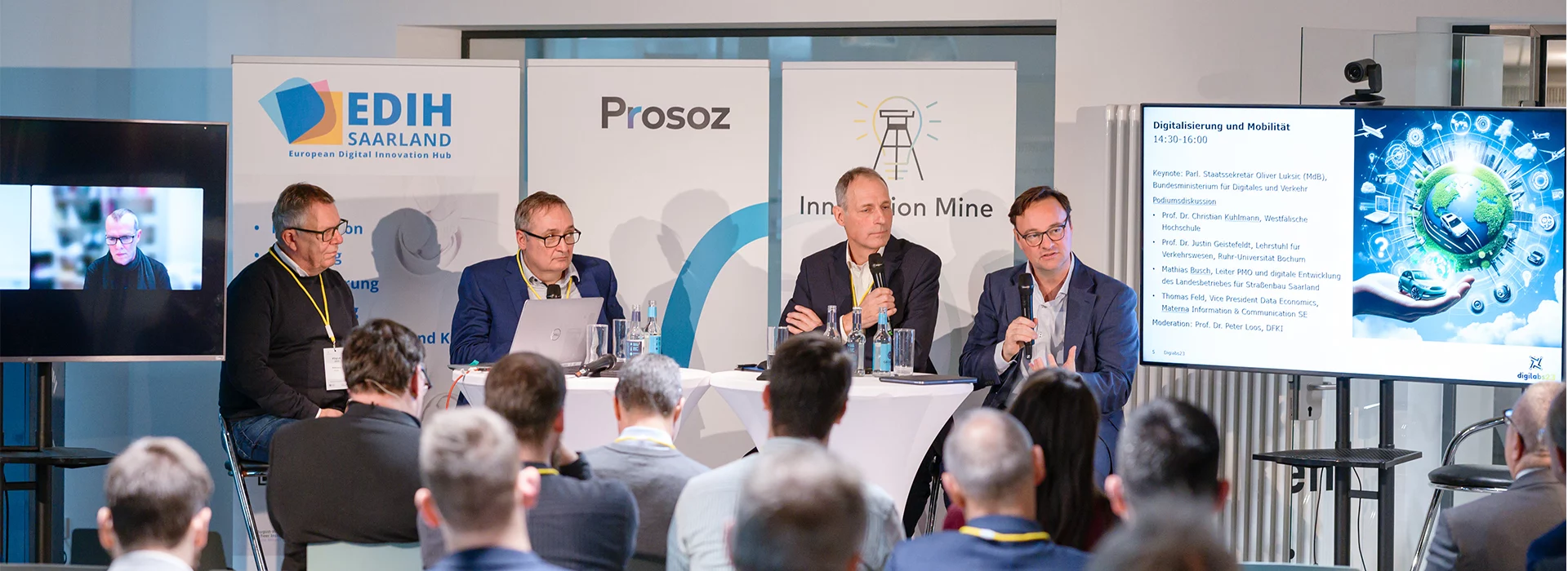 DigiLabs 2023 Podiumsdiskussion zu Digitalisierung und Mobilität mit vier Experten, Innovation Mine als Partner, volles Auditorium bei E-Government Fachkonferenz